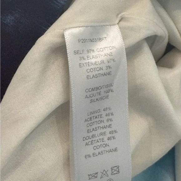 Carolina Herrera White and Black Lining Label Detail - Picture 5 of 6